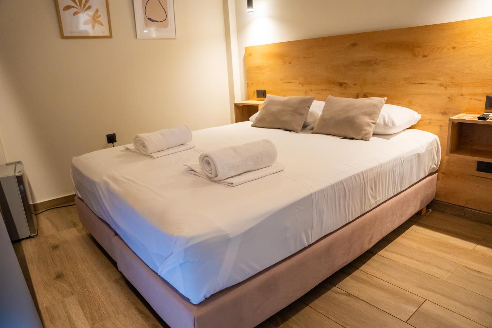 Double room with balcony (some view)